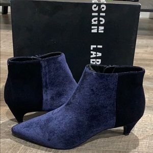 DESIGN LAB NAVY VELVET KITTEN HEEL BOOTIES SIZE 9